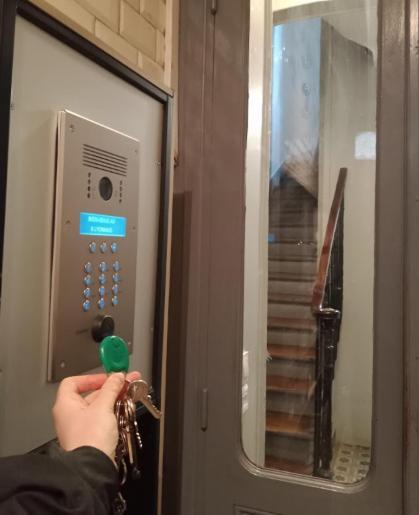 Appartement Petite Maison Avec Cour Dans Les Beaux Quartiers-Vous Faites Le Menage- Very Good Prices For T-H-E Location But You Have To Clea-N Th-E Flat à Paris Extérieur photo