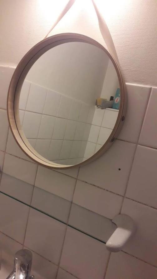 Appartement Petite Maison Avec Cour Dans Les Beaux Quartiers-Vous Faites Le Menage- Very Good Prices For T-H-E Location But You Have To Clea-N Th-E Flat à Paris Extérieur photo