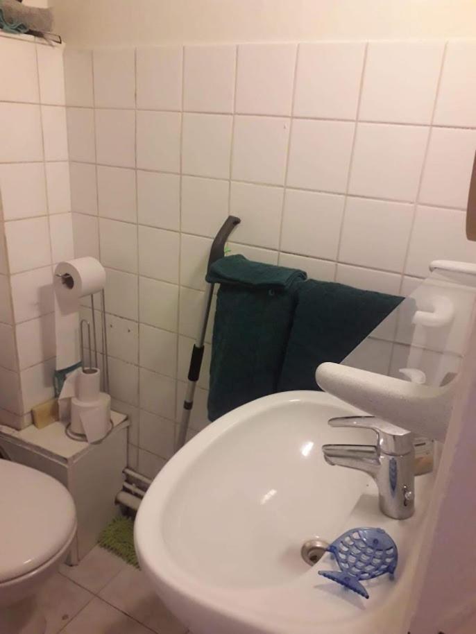Appartement Petite Maison Avec Cour Dans Les Beaux Quartiers-Vous Faites Le Menage- Very Good Prices For T-H-E Location But You Have To Clea-N Th-E Flat à Paris Extérieur photo