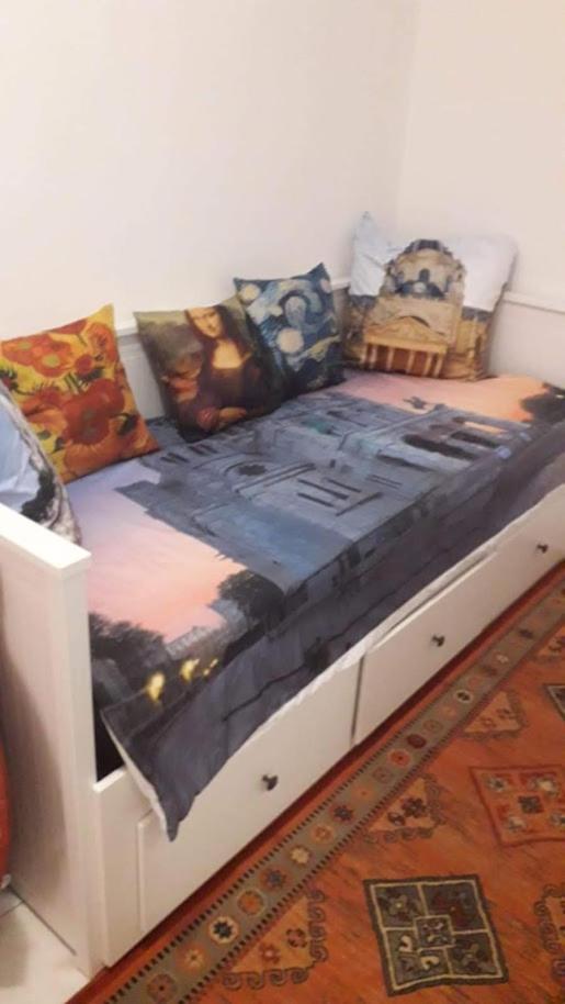 Appartement Petite Maison Avec Cour Dans Les Beaux Quartiers-Vous Faites Le Menage- Very Good Prices For T-H-E Location But You Have To Clea-N Th-E Flat à Paris Extérieur photo