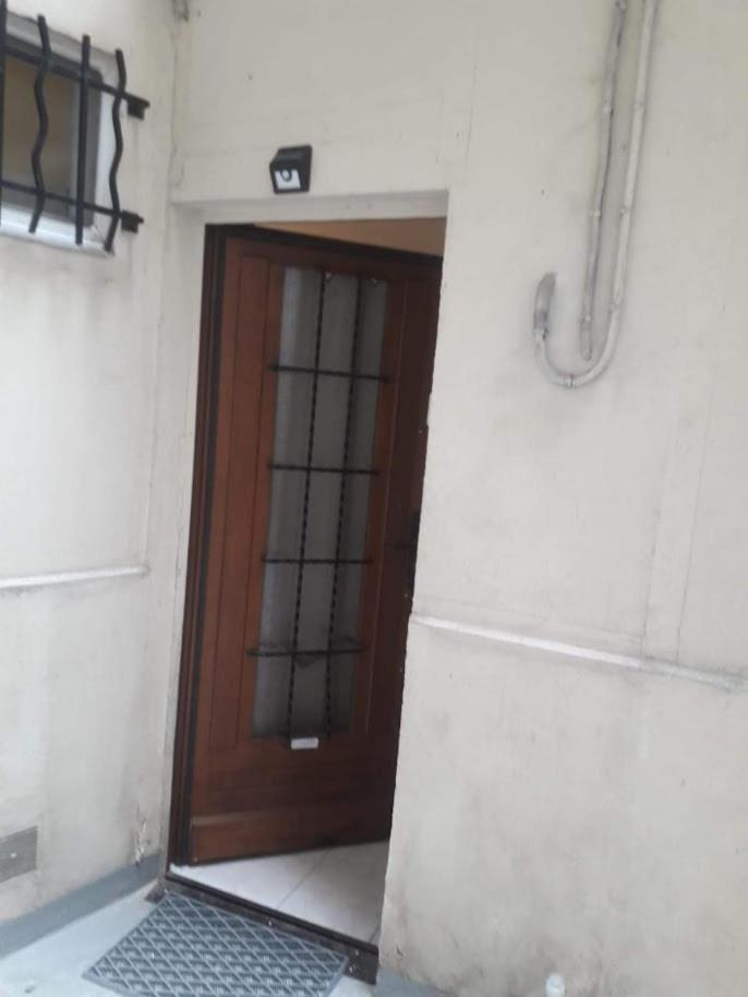 Appartement Petite Maison Avec Cour Dans Les Beaux Quartiers-Vous Faites Le Menage- Very Good Prices For T-H-E Location But You Have To Clea-N Th-E Flat à Paris Extérieur photo