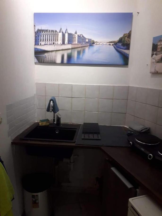 Appartement Petite Maison Avec Cour Dans Les Beaux Quartiers-Vous Faites Le Menage- Very Good Prices For T-H-E Location But You Have To Clea-N Th-E Flat à Paris Extérieur photo